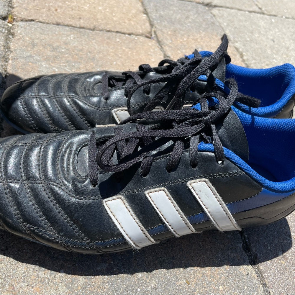 Adidas Soccer Cleats - Picture 4 of 11